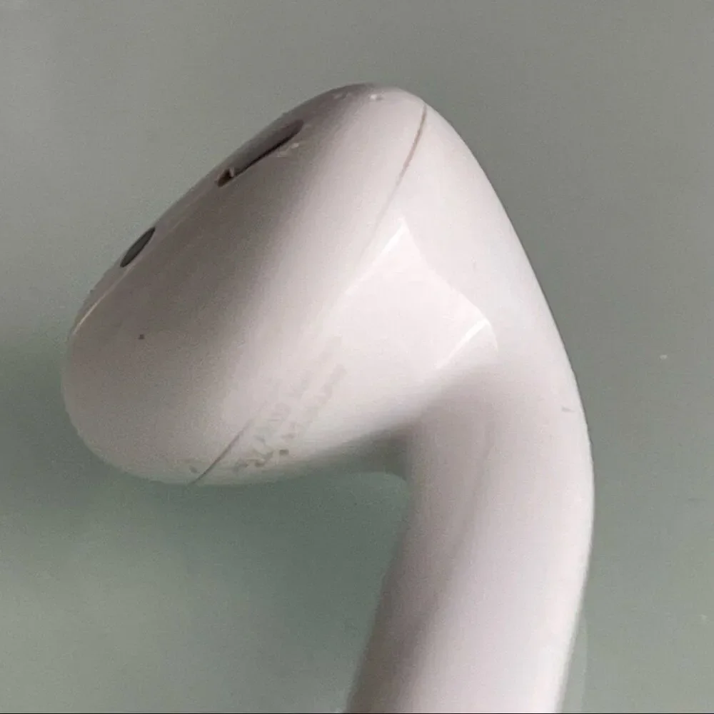 Apple AirPod 2nd Generation Right Ear Bud For Parts
